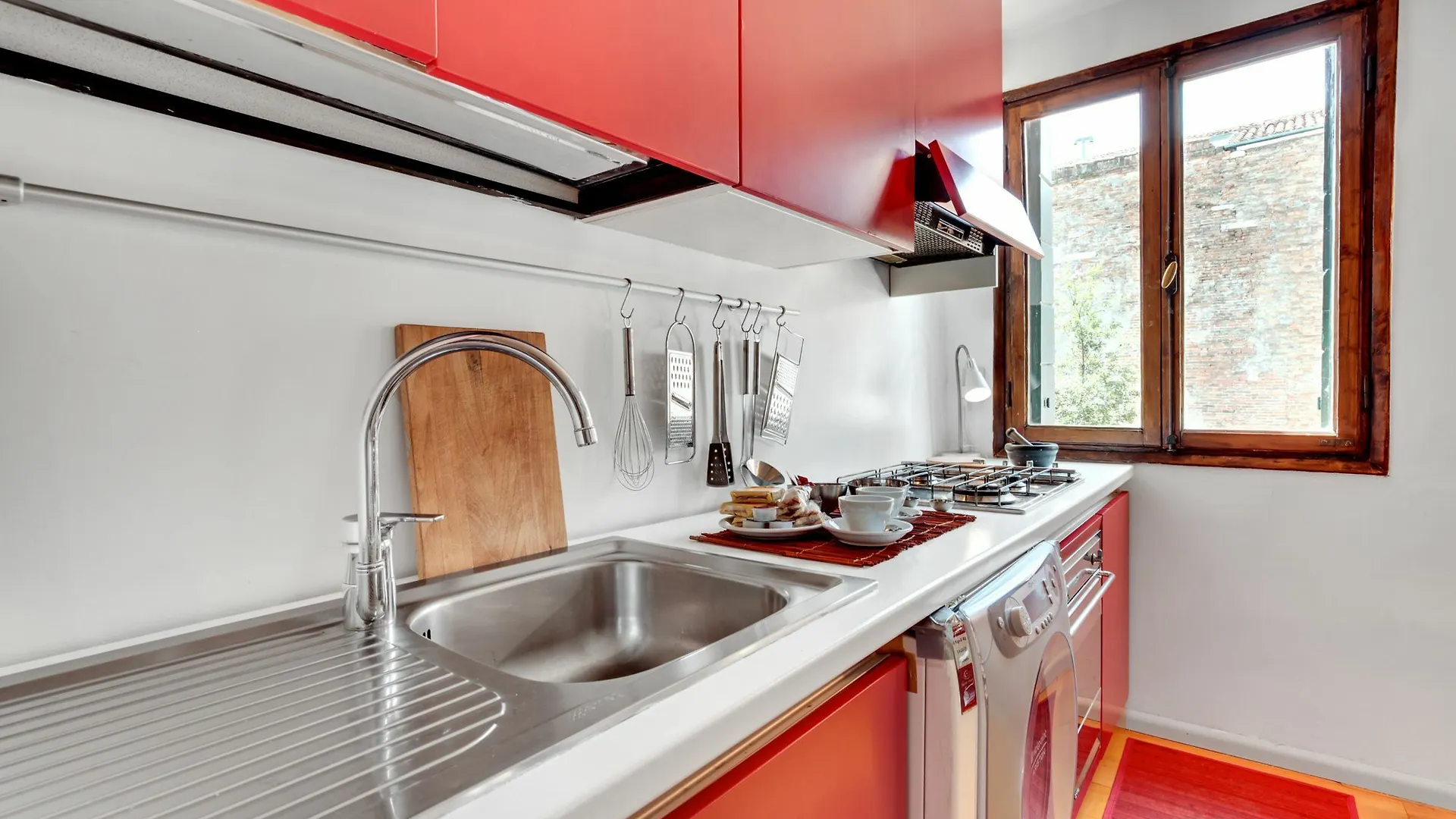 Bragora Smoochy Attic Venice Apartment