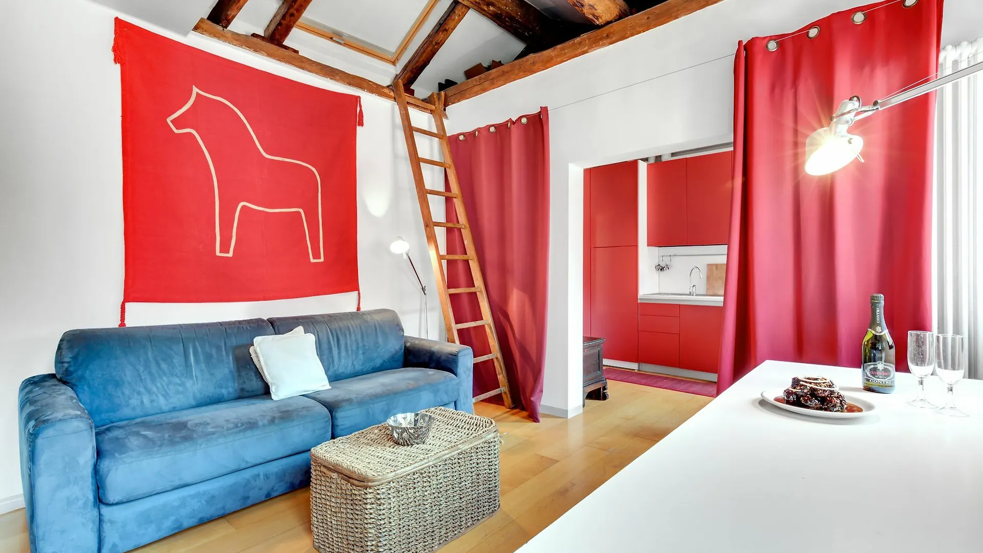 Bragora Smoochy Attic Venedig Italien
