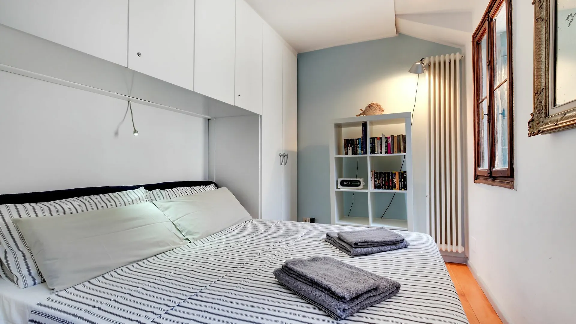 Bragora Smoochy Attic Venedig
