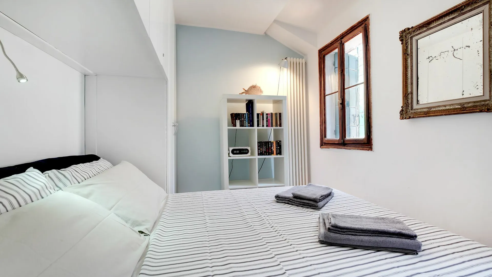 Bragora Smoochy Attic Venedig